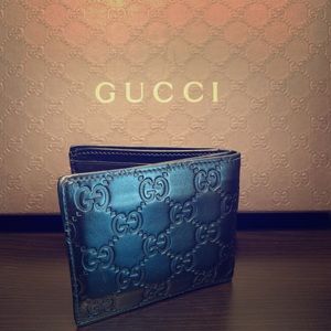 Authentic Gucci Signature wallet